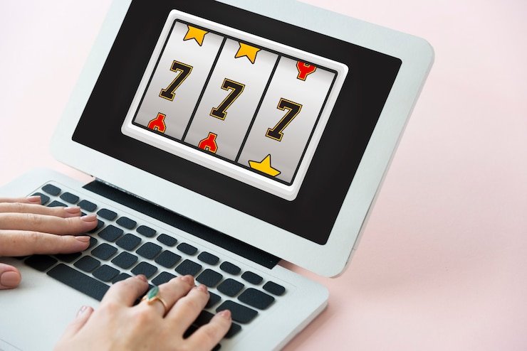 Tampilan antarmuka slot online ttt789 di layar smartphone pengguna Indonesia
